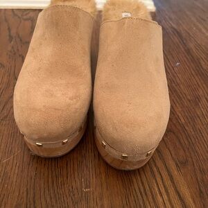 Steve Madden Tan Fur-Lined Clogs